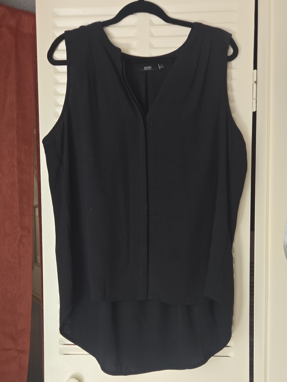 Apt. 9 Black Sleeveless V-Neck Hi-Low Camisole